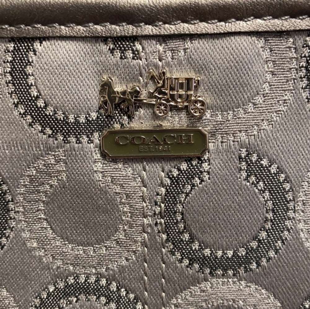Coach Large Wristlet/Mini Handbag. Signature Silver & Grey Dotted Op Art. - Picture 4 of 10